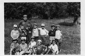 COLO ORE LES FRONTIGNES 1960 03 EN PROMENADE